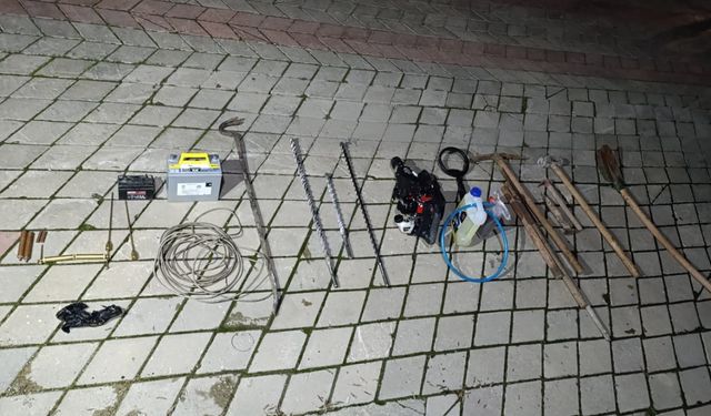 Afyonkarahisar'da kaçak kazı yapan 5 kişi yakalandı