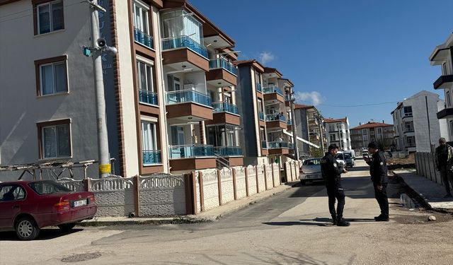 Afyonkarahisar'da karısını tabancayla öldüren kişi intihar girişiminde bulundu