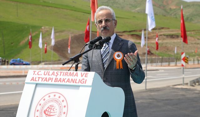 Bakan Uraloğlu, Siirt-Kurtalan Yolu ve Siirt Havaalanı Bağlantı Yolu Açılış Töreni'nde konuştu