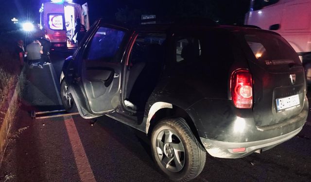 Balıkesir'de otomobilin traktöre çarptığı kazada 1 kişi öldü, 2 kişi yaralandı