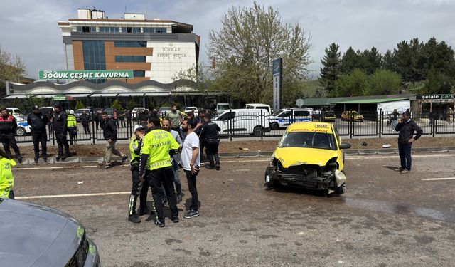 Bingöl'de zincirleme trafik kazasında 6 kişi yaralandı