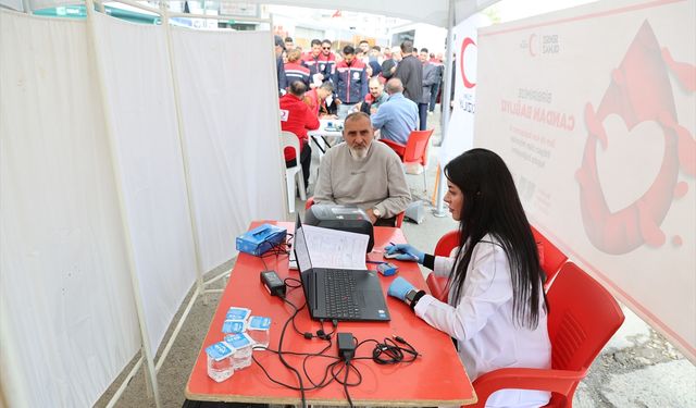 Iğdırlılar "Kanımızla canımızla milletimizin emrindeyiz" diyerek kan verdi