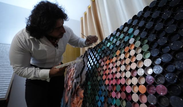 Iraklı ressam "çivi ve piksel sanatıyla" sıra dışı tablolar yapıyor