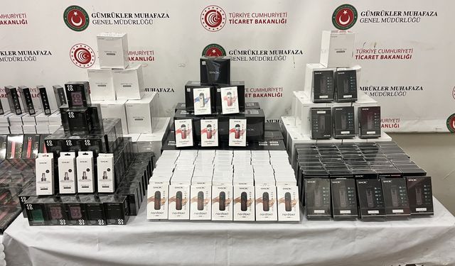 Kapıkule'de tırda 46 bin 761 elektronik sigara ve 16 varil yasaklı kimyasal madde ele geçirildi