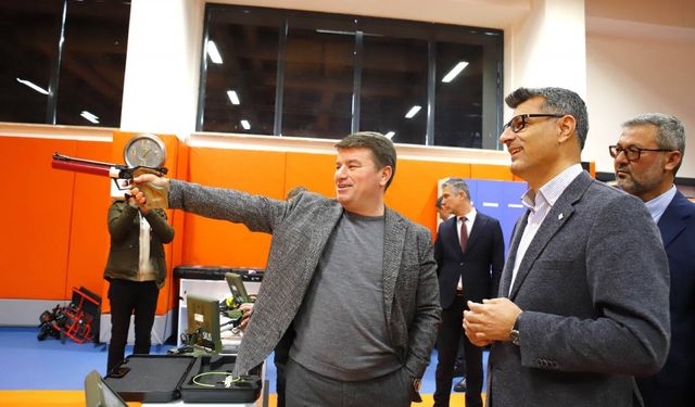 Milli atıcı Yusuf Dikeç, Aksaray'da sporcularla bir araya geldi