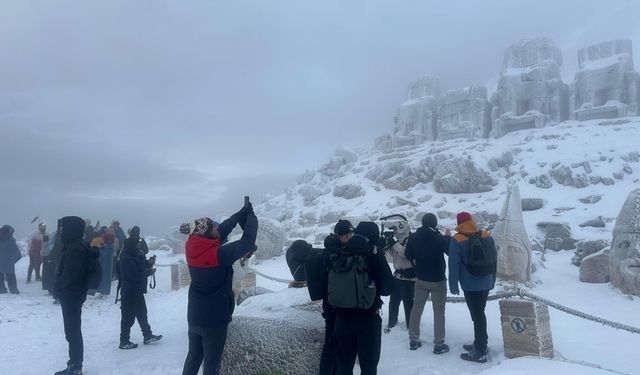 Nemrut Dağı nisan ayında beyaza büründü