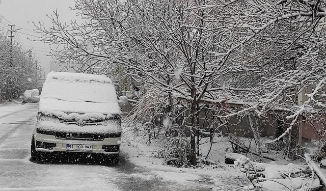 Niğde'de kar etkili oluyor