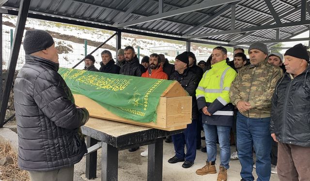 Sakarya'da evde çıkan yangında ölen 2 çocuğun cenazeleri Zonguldak'ta defnedildi