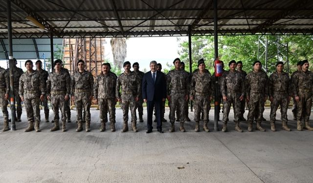 Suriye'de görev yapacak özel harekat polisleri dualarla uğurlandı