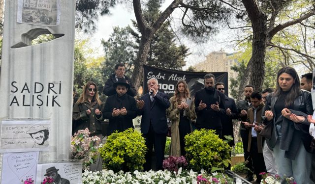Usta sanatçı Sadri Alışık mezarı başında anıldı