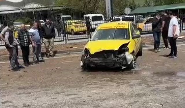 Bingöl’de otomobil refüje vurdu: 3 yaralı