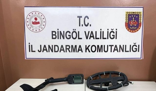 Dedektör ile define ararken yakalandı