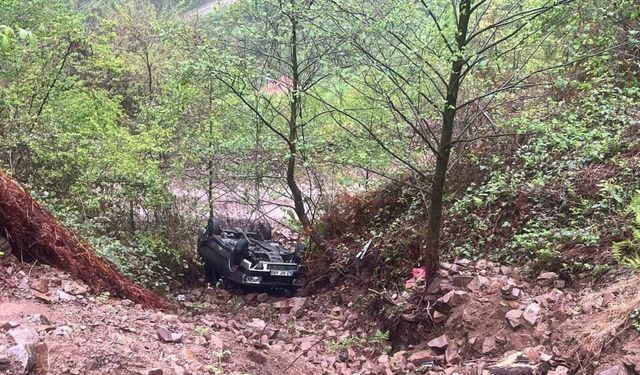 Giresun’da otomobil şarampole devrildi: 4 yaralı