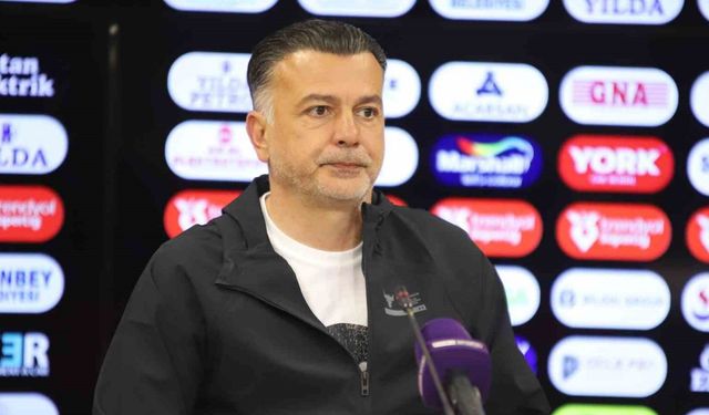 Hatayspor, Teknik Direktör Murat Şahin’in görevden ayrıldığı iddialarını yalanladı