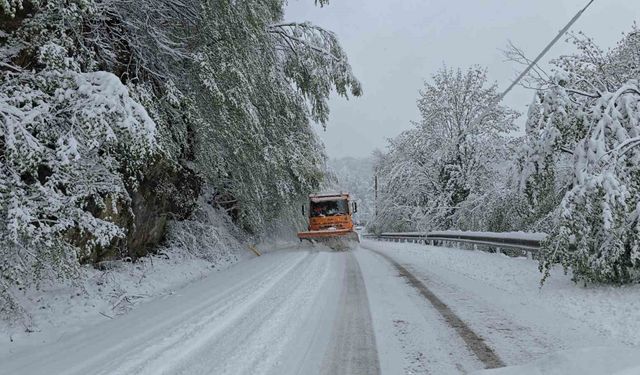 Nisan yağmurları yerini kar yağışına bıraktı