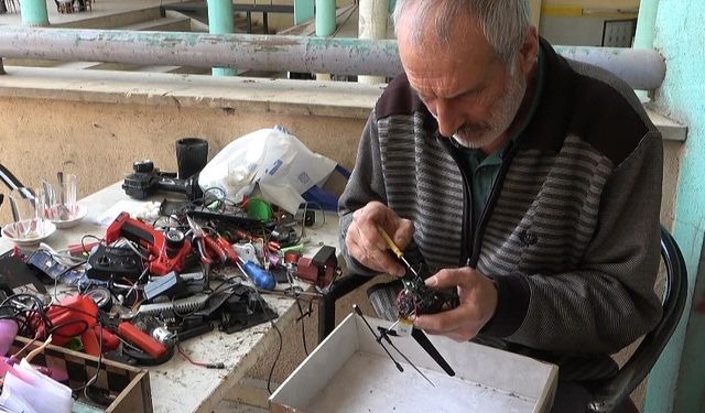 Şoförlüğü bıraktı, 10 yıldır oyuncak tamir ediyor