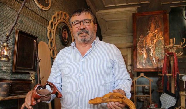 Yıllar sonra baba mesleğine dönen usta ahşabı sanata dönüştürüyor