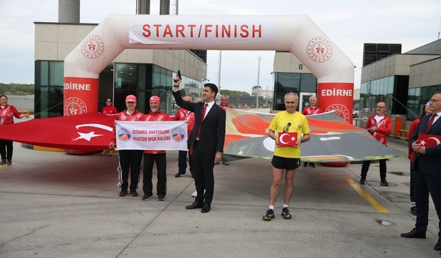 Atletlerin Selanik'ten getirdiği "Ata toprağı" Türkiye'ye ulaştı