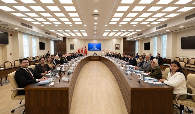 Bakan Işıkhan, HAK-İŞ Genel Başkanı Arslan ile görüştü