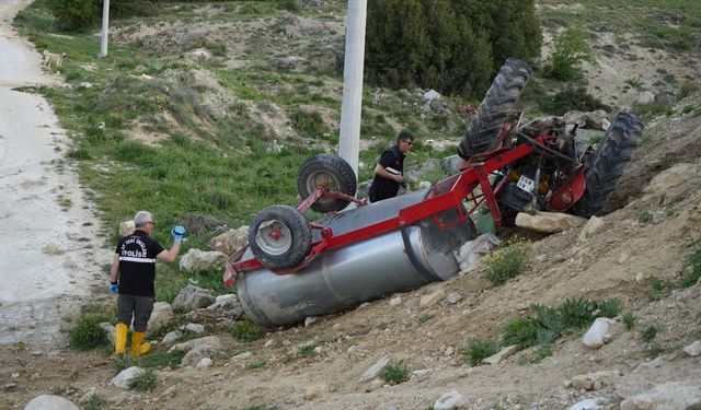 Burdur'da şarampole devrilen traktörün sürücüsü öldü