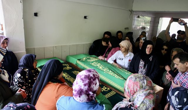 Giresun'da lisede silahla öldürülen geçici işçi statüsündeki kız kardeşlerin cenazesi defnedildi