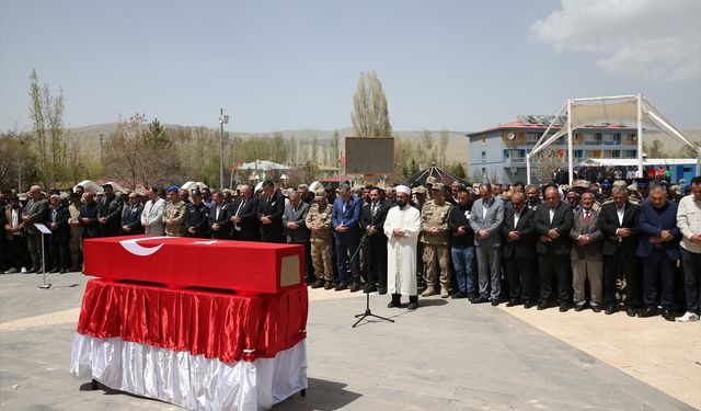 Kalp krizi sonucu şehit olan güvenlik korucusu, Van'da son yolculuğuna uğurlandı