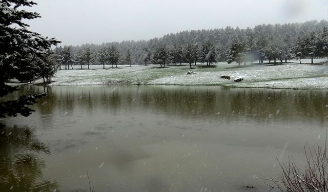 Kars'ın yüksek kesimlerinde kar etkili oldu