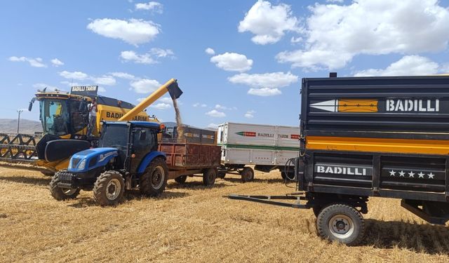Mardin'de sezonun ilk arpa hasadı yapıldı