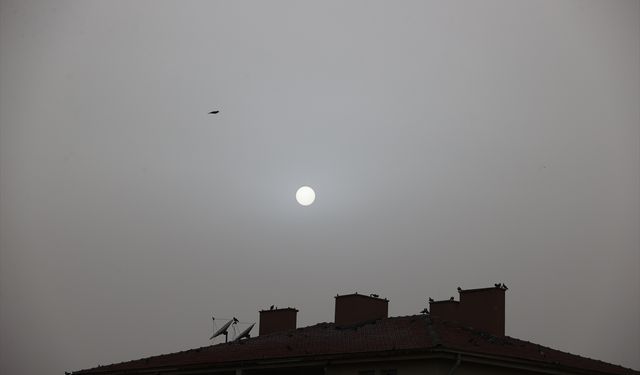 Mardin'de toz taşınımı etkisini sürdürüyor