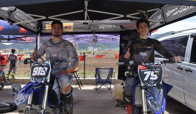 Motokrosçu kardeşler, aynı şampiyonalarda gaza basıyor