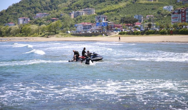 Ordu'da denizde boğulma tehlikesi geçiren 3 lise öğrencisinden 1'i hayatını kaybetti