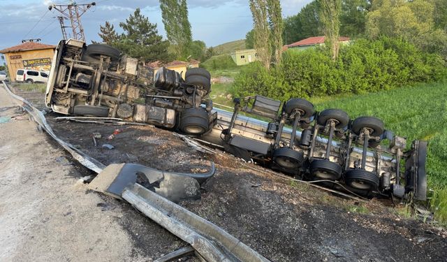 Yozgat'ta devrilen tankerin sürücüsü yaralandı