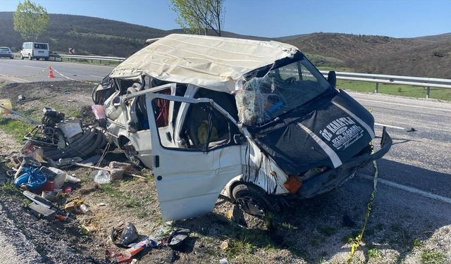 Yozgat'ta refüje devrilen minibüsteki 1 kişi öldü, 2 kişi yaralandı