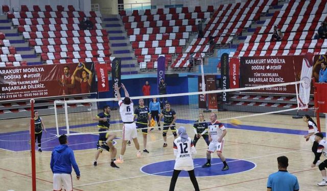 500 sporcunun mücadele ettiği dev turnuvada kupa sahibini buldu
