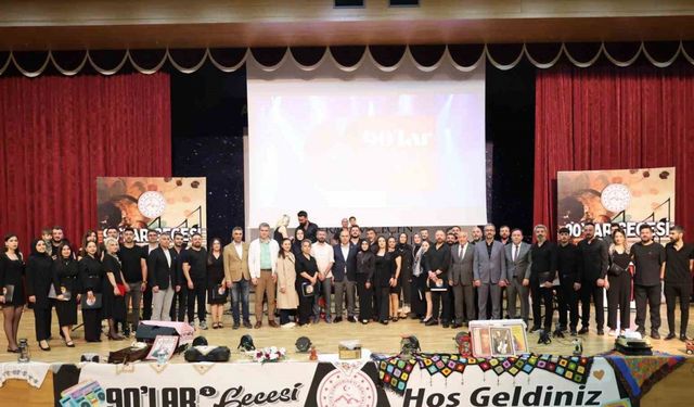 Ağrı’da "90’lar Gecesi"nde nostalji dolu anlar yaşandı