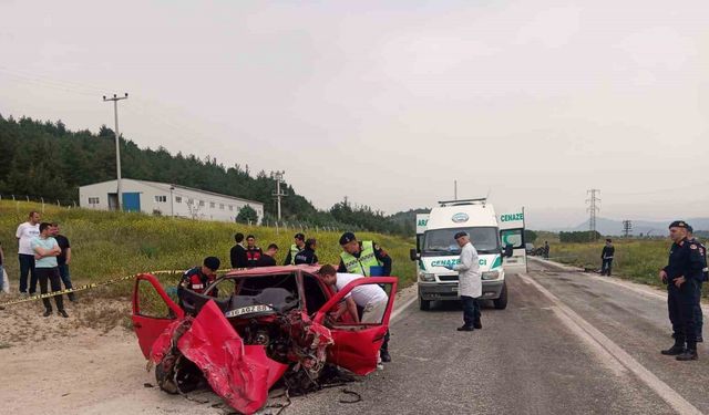 Bilecik’te 2 otomobil kafa kafaya çarpıştı: 3 ölü, 1 yaralı