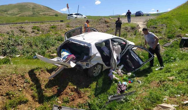 Bingöl’de trafik kazası: Baba öldü, eşi ve çocuğu yaralandı