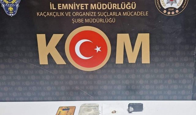 Ehliyet sınavında kopya düzeneği ile yakalandı: Görülmeyecek şekilde kulaklık yerleştirmiş