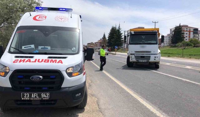 Elazığ’da kamyon ile otomobil çarpıştı: 1 yaralı