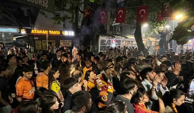 Fenerbahçe forması ile Galatasaray’ın şampiyonluğunu kutladı