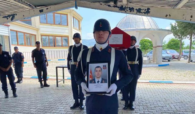 Hastalığa yenik düşen uzman çavuş son yolculuğuna uğurlandı