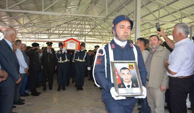 Irmakta boğulan Astsubay Hakan Fidan, son yolculuğuna uğurlandı