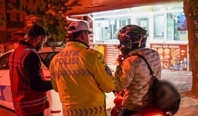 Isparta’da 2,5 saatte 246 şahıs ile 131 araç sürücüsü kontrol edildi