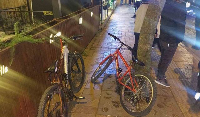 Kaldırımda hız kazaya neden oldu; 16 yaşındaki çocuk ağaca çarptı