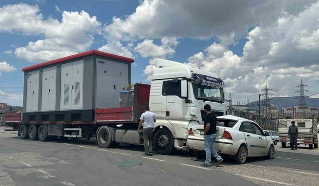 Tır ile otomobil çarpıştı: 1 yaralı