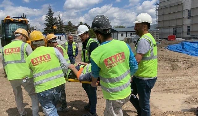 Üzerine iskele düşen inşaat işçisi yaralandı