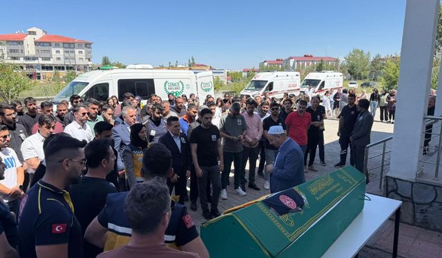 Ağrı'da acil tıp teknisyeni trafik kazasında hayatını kaybetti