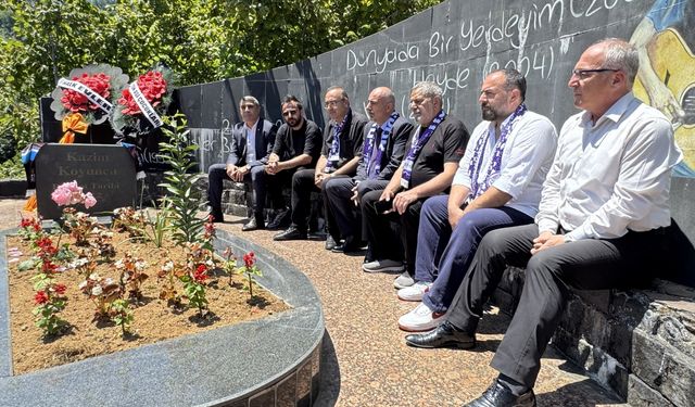 Karadenizli sanatçı Kazım Koyuncu, vefatının 20. yılında mezarı başında anıldı