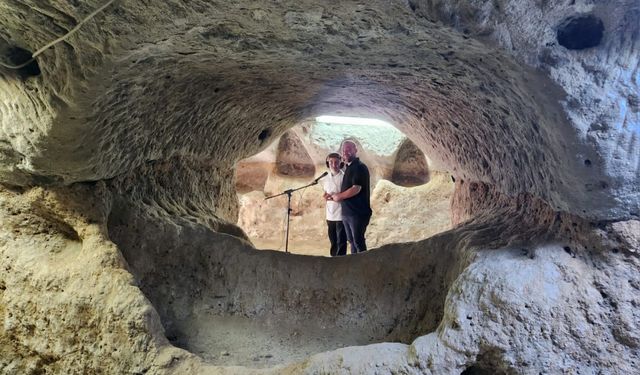 Kırşehir'de öğrenciler ilçelerini tanıtmak için sanatçıyla türkü söyleyip klip hazırladı