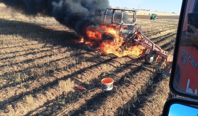Mardin'de kamyon ve traktörde çıkan yangınlar söndürüldü